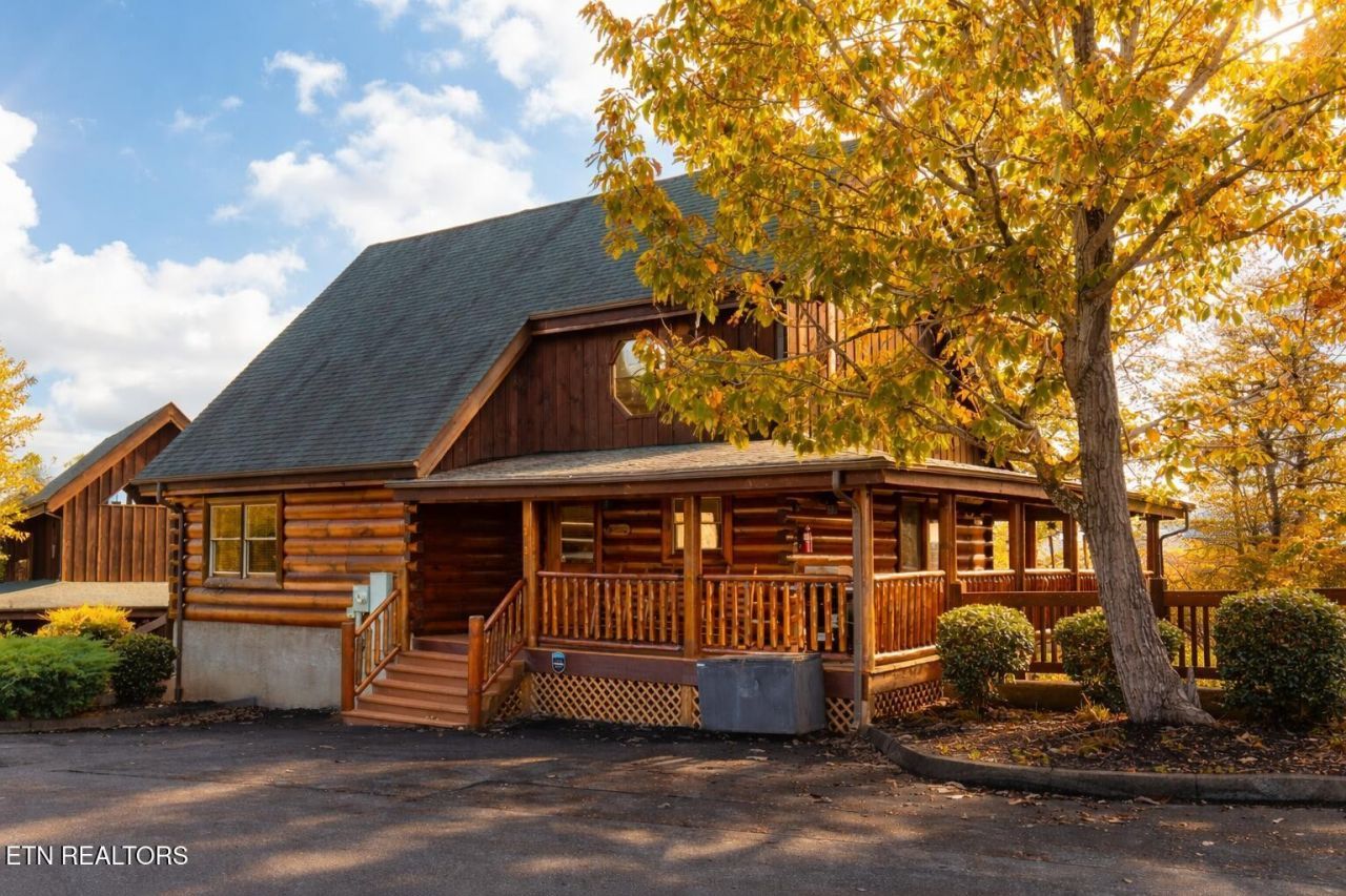 2024 Cougar Crossing Way , Sevierville, TN 37876 Main Photo