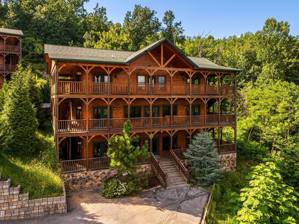 789 Mountain Stream Way, Gatlinburg, TN 37738