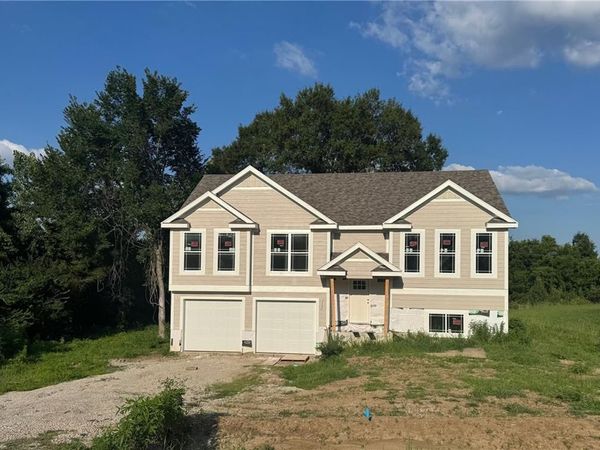 233 SE 141 Road, Warrensburg, MO 64093