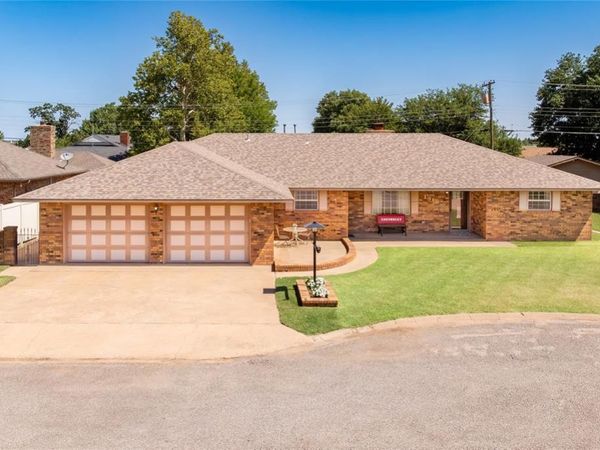 1316 Caudill Drive, Watonga, OK 73772