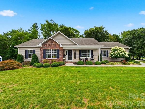 2404 23rd Street Drive NE, Hickory, NC 28601