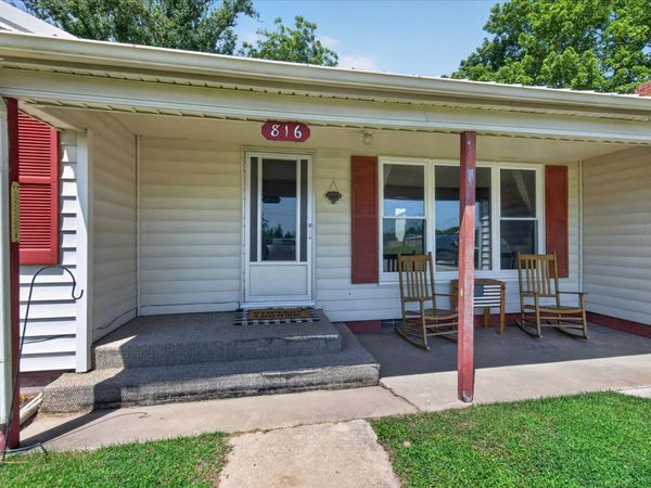 816 S Maple Street S, Nowata, OK 74048