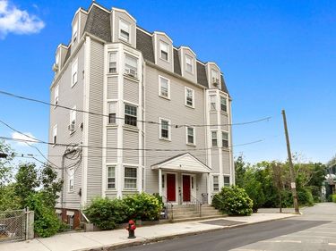 23 Chestnut St, Unit 3L, Chelsea, MA 02150