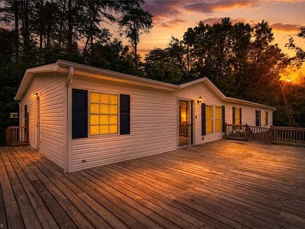 1748 NC Highway 772 , Pine Hall, NC 27042