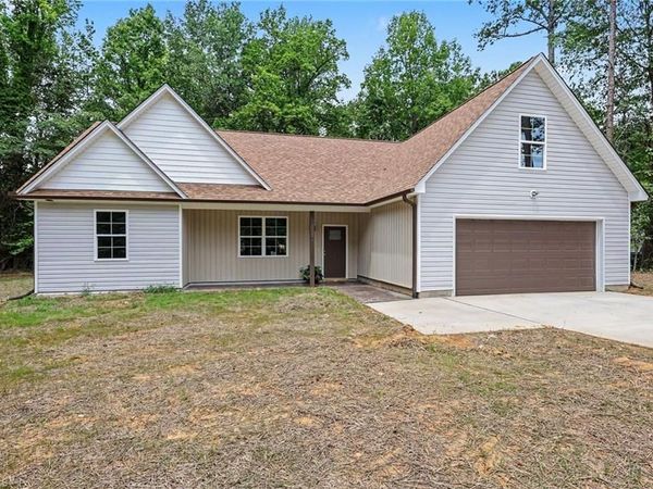 125 City Line Drive , Thomasville, NC 27360