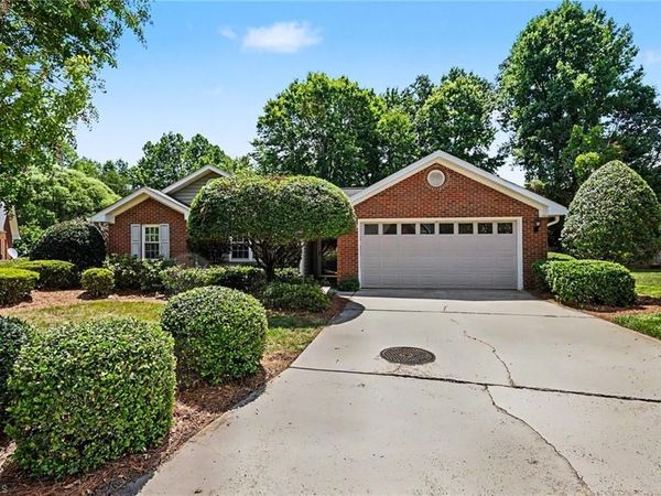 7 Brandywine Circle , Greensboro, NC 27409