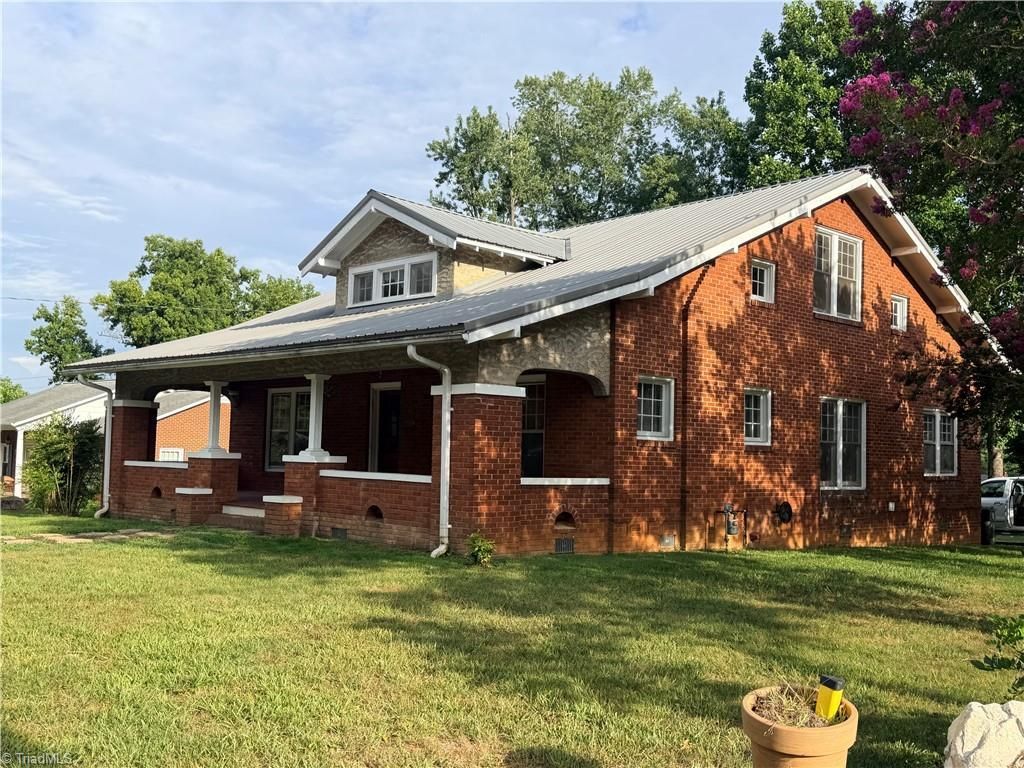 441 Elk Spur Street, Elkin, NC 28621 Main Photo