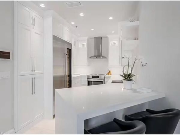 365 5th AVE S, Unit 307, NAPLES, FL 34102