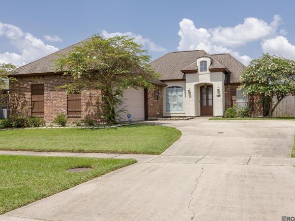 6177 Deanne Marie Dr, Zachary, LA 70791
