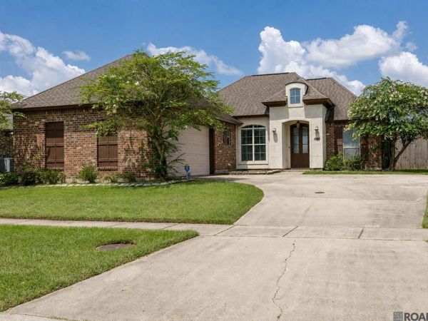 6177 Deanne Marie Dr, Zachary, LA 70791