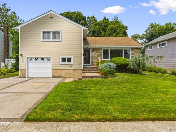 1791 Chaladay Lane , East Meadow, NY 11554