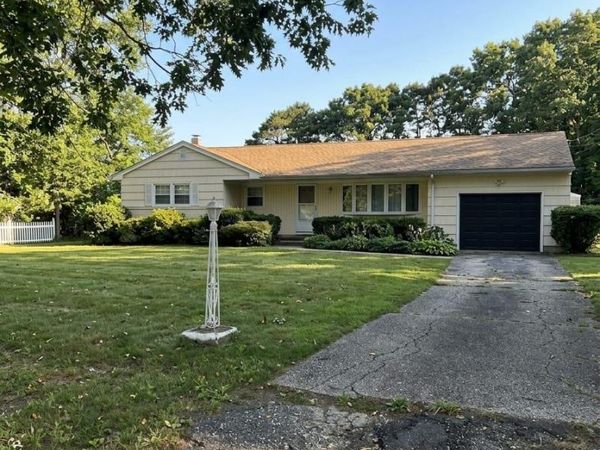 95 Willow Street , Central Islip, NY 11722