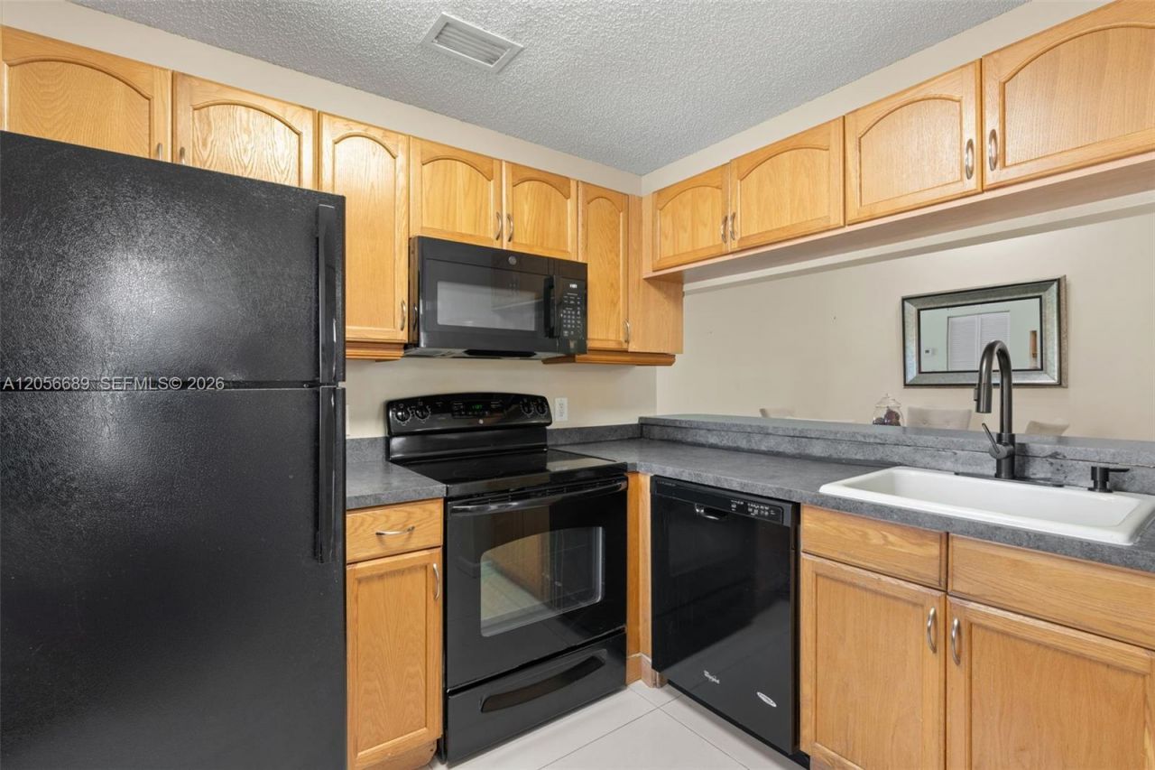 927 Coral Club Dr, Unit 927, Coral Springs, FL 33071 Photo