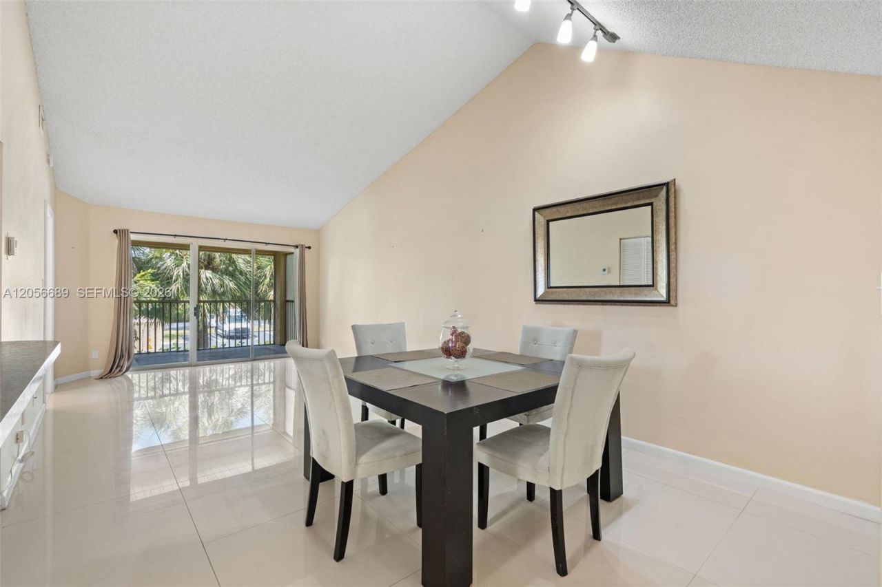 927 Coral Club Dr, Unit 927, Coral Springs, FL 33071 Photo