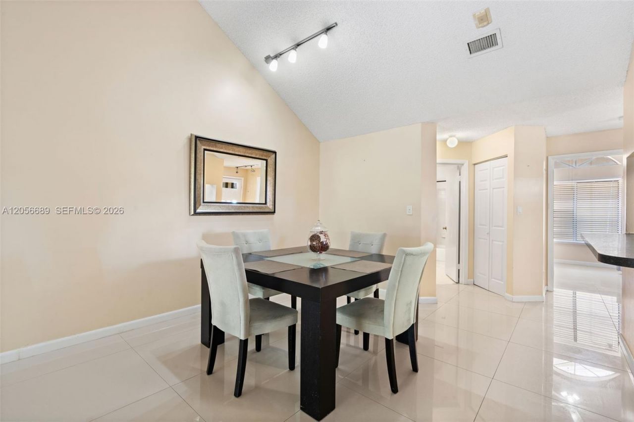 927 Coral Club Dr, Unit 927, Coral Springs, FL 33071 Photo