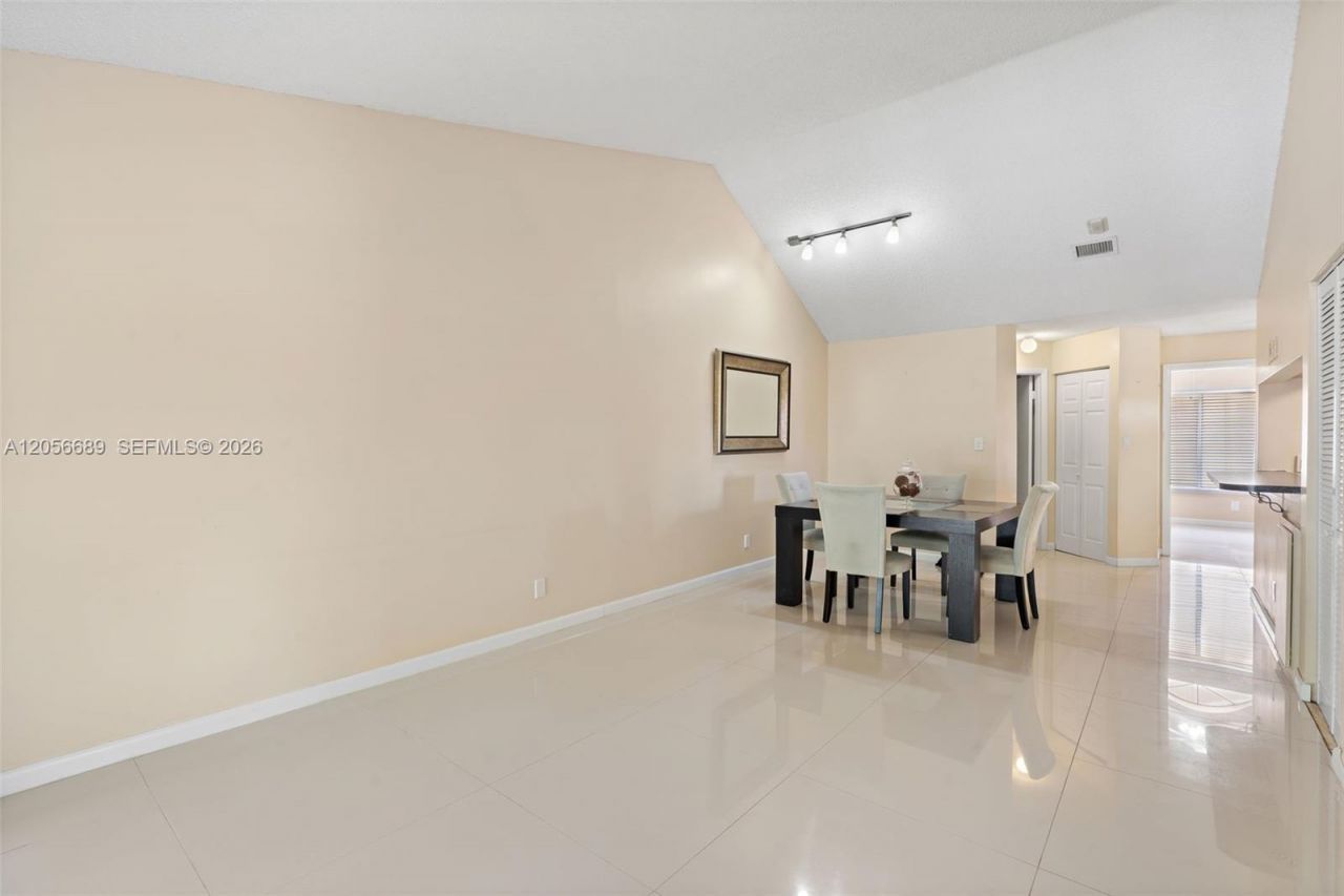 927 Coral Club Dr, Unit 927, Coral Springs, FL 33071 Photo