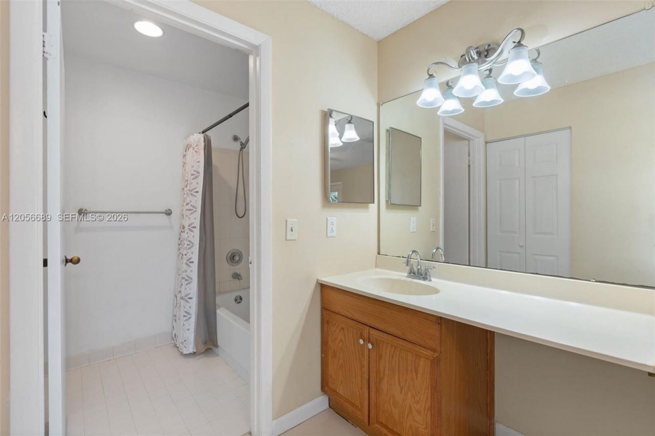 927 Coral Club Dr, Unit 927, Coral Springs, FL 33071 Photo
