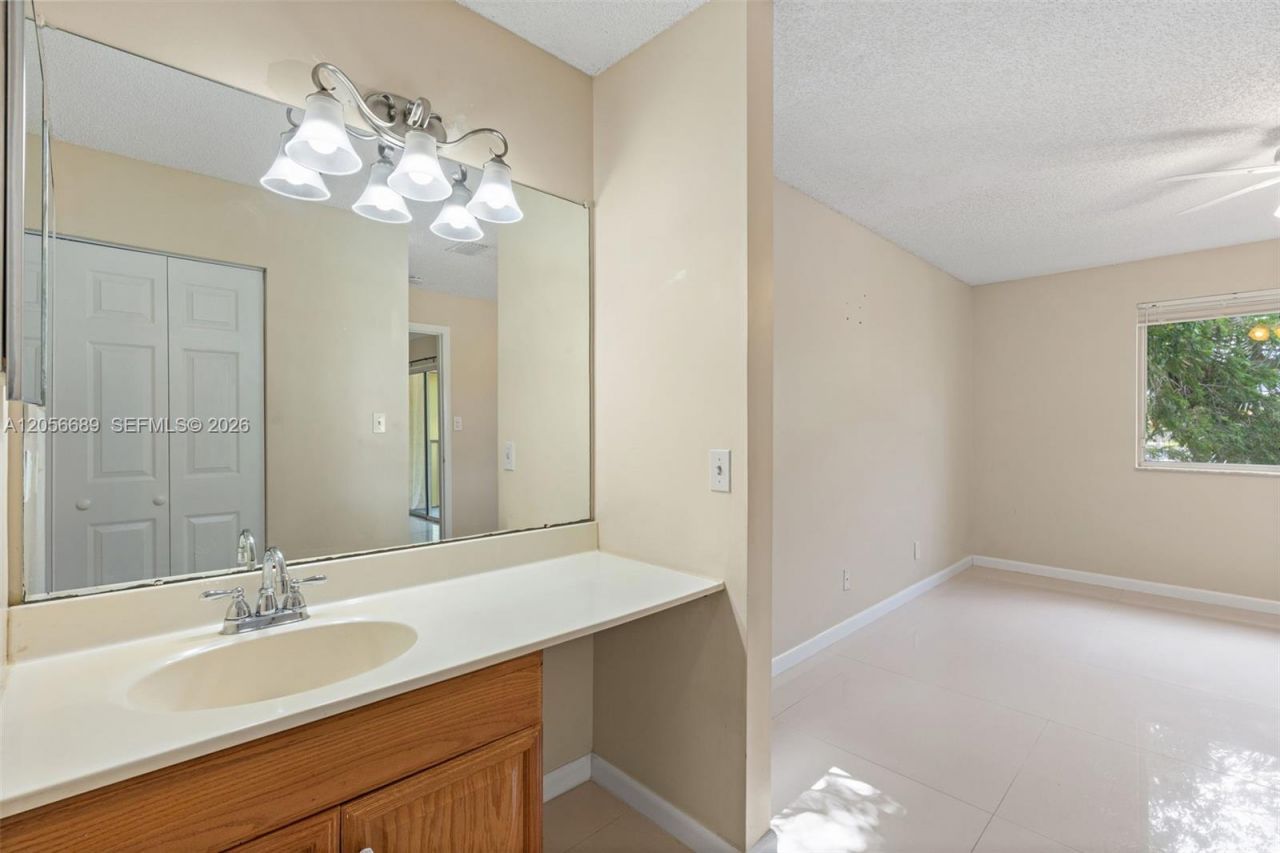 927 Coral Club Dr, Unit 927, Coral Springs, FL 33071 Photo