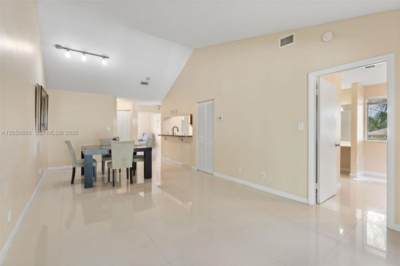 927 Coral Club Dr, Unit 927, Coral Springs, FL 33071 Photo