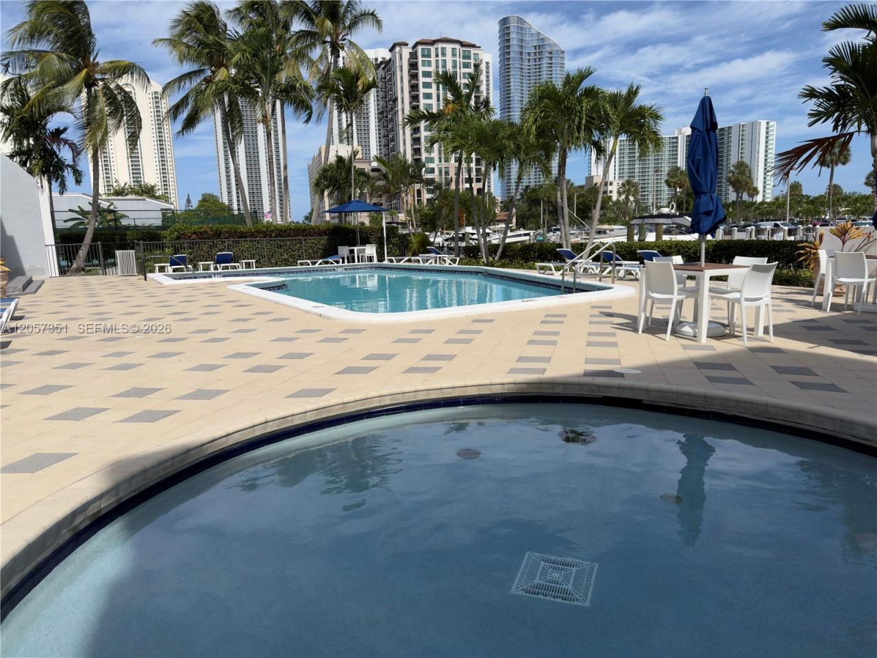 329 Poinciana Dr , Unit 909, Sunny Isles Beach, FL 33160 Photo
