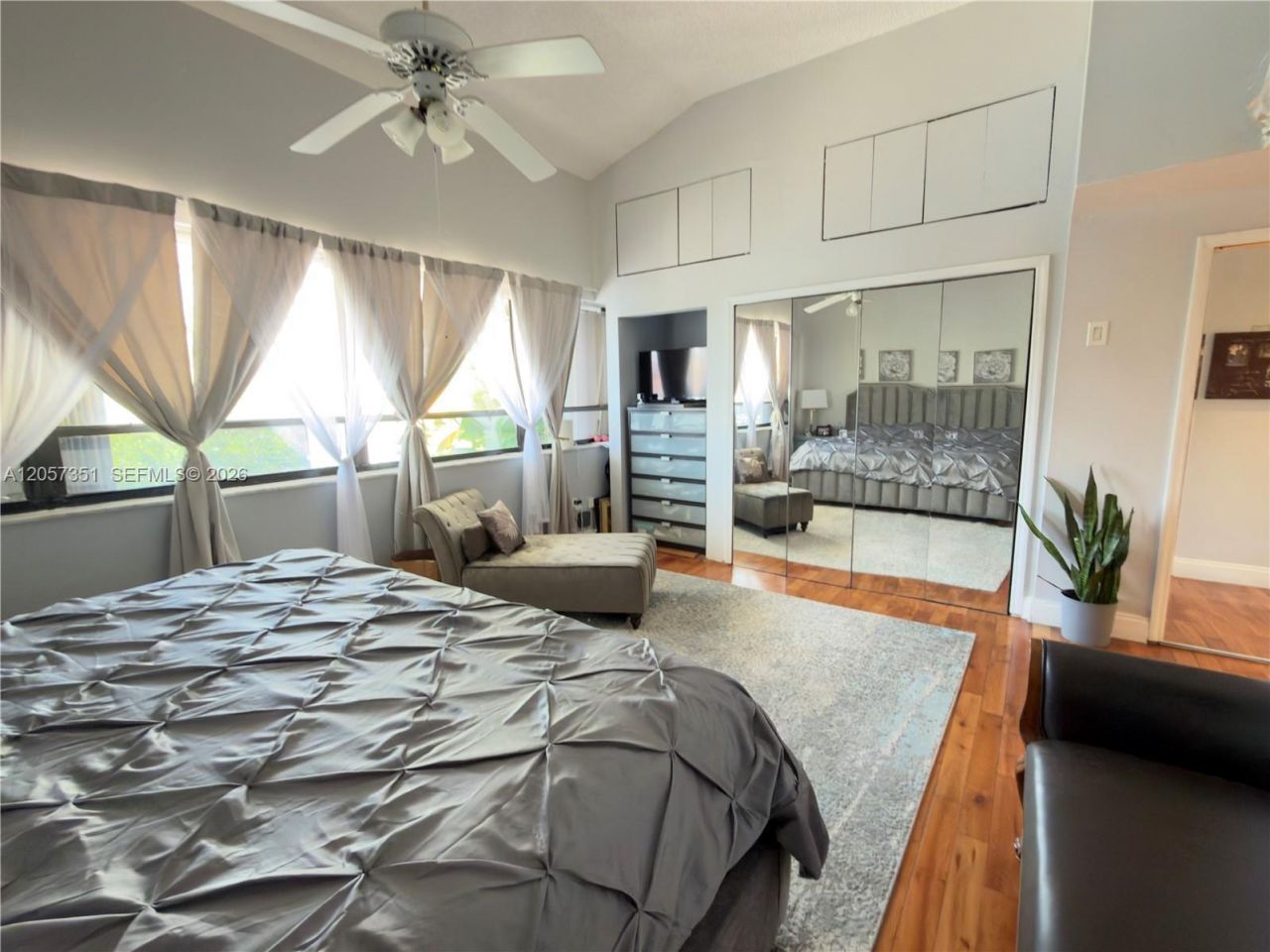 329 Poinciana Dr , Unit 909, Sunny Isles Beach, FL 33160 Photo