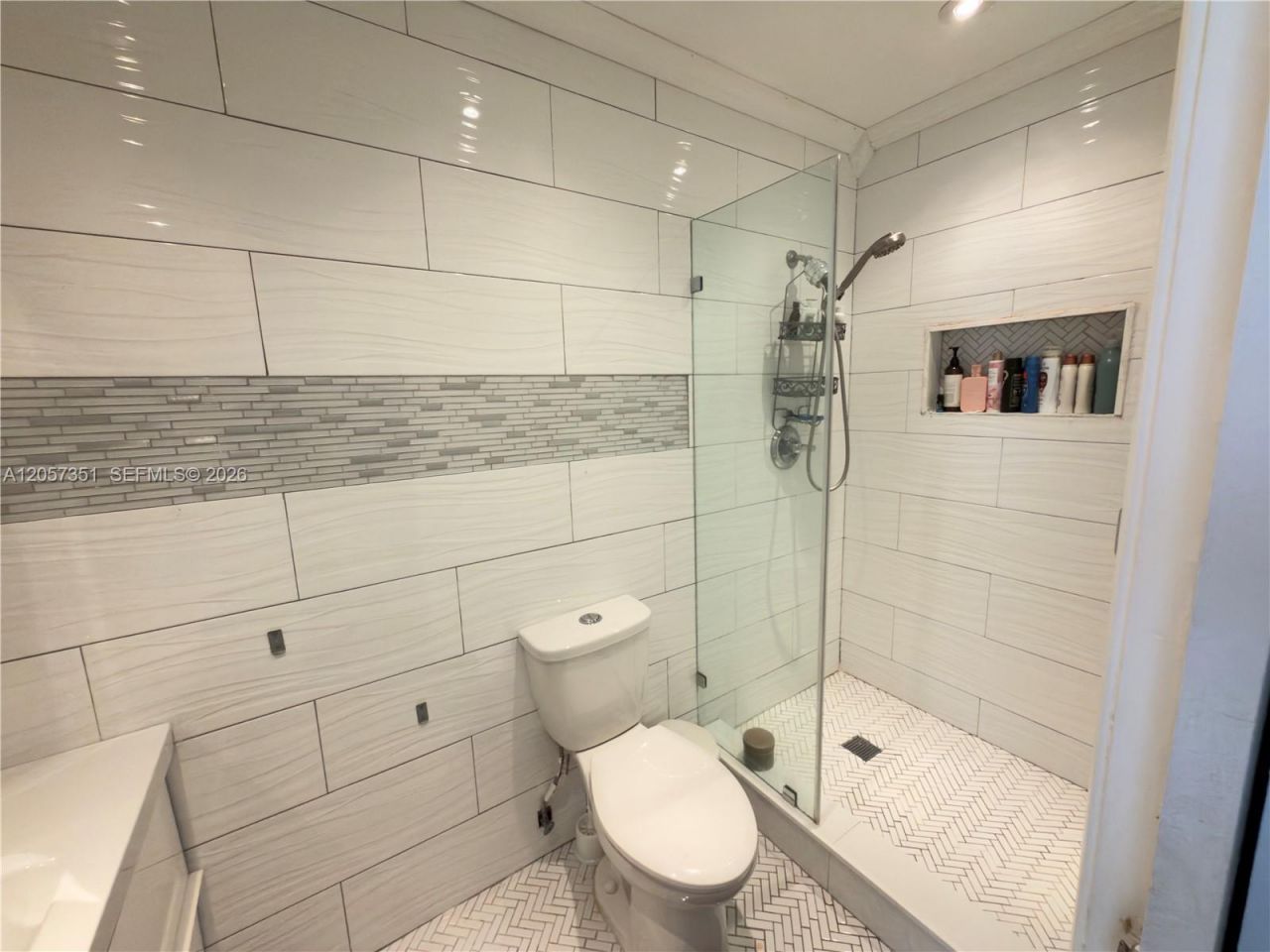 329 Poinciana Dr , Unit 909, Sunny Isles Beach, FL 33160 Photo