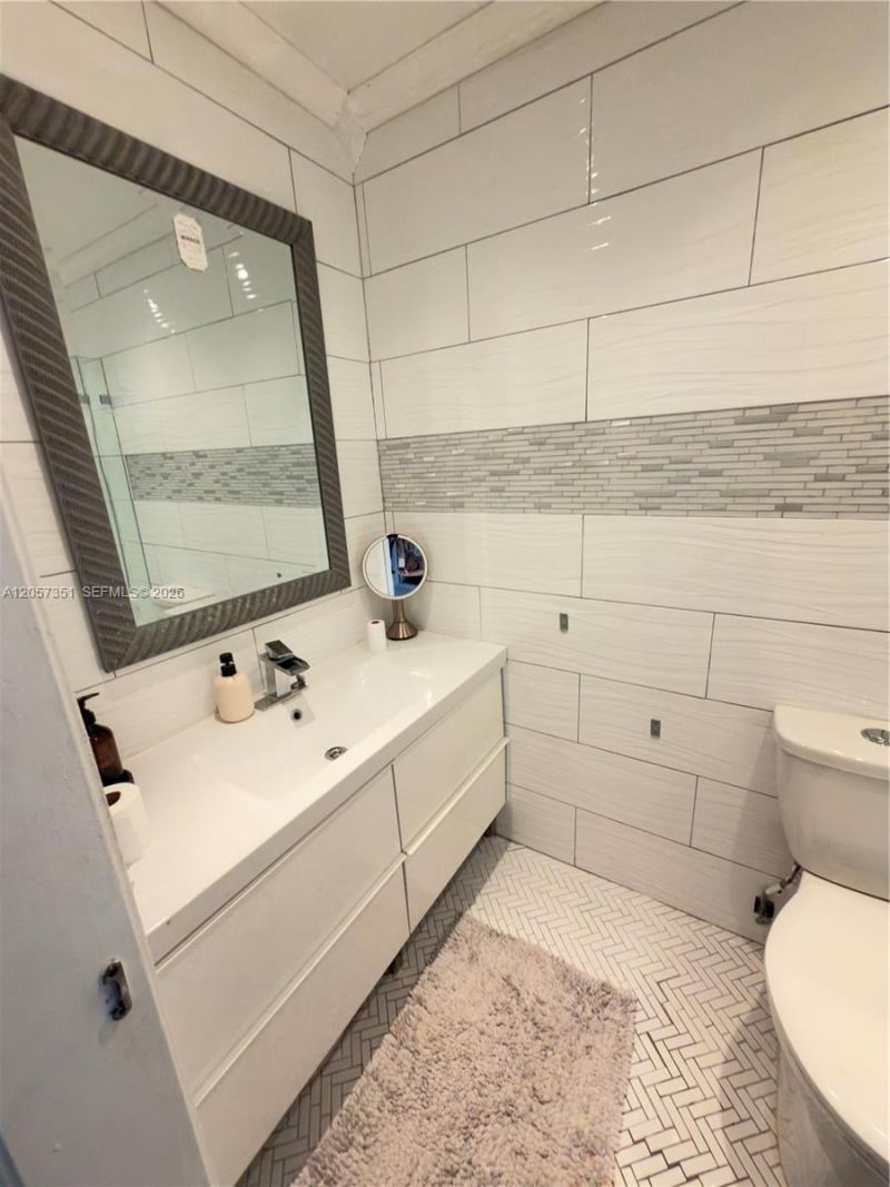 329 Poinciana Dr , Unit 909, Sunny Isles Beach, FL 33160 Photo
