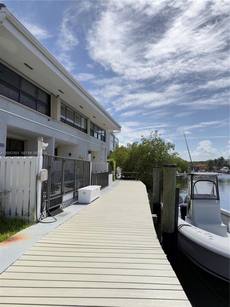 329 Poinciana Dr , Unit 909, Sunny Isles Beach, FL 33160 Photo