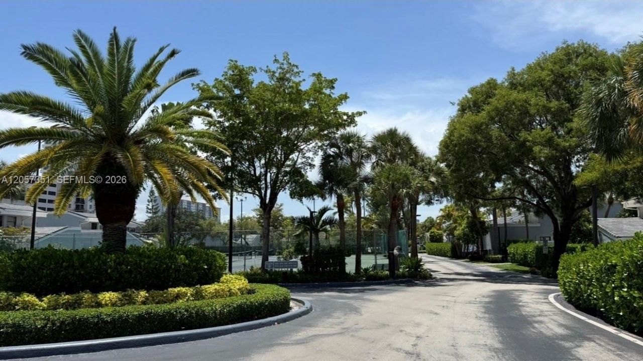 329 Poinciana Dr , Unit 909, Sunny Isles Beach, FL 33160 Photo