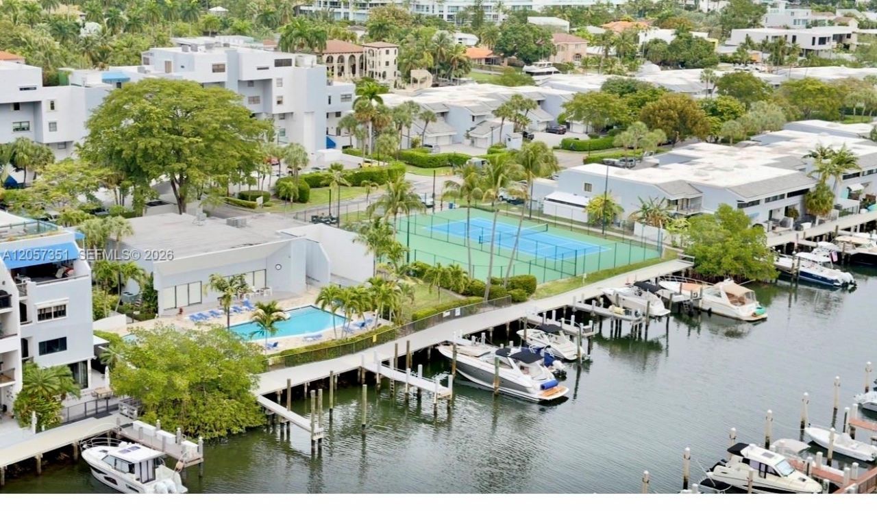 329 Poinciana Dr , Unit 909, Sunny Isles Beach, FL 33160 Photo