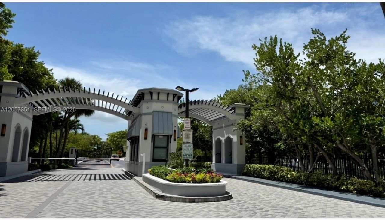 329 Poinciana Dr , Unit 909, Sunny Isles Beach, FL 33160 Photo