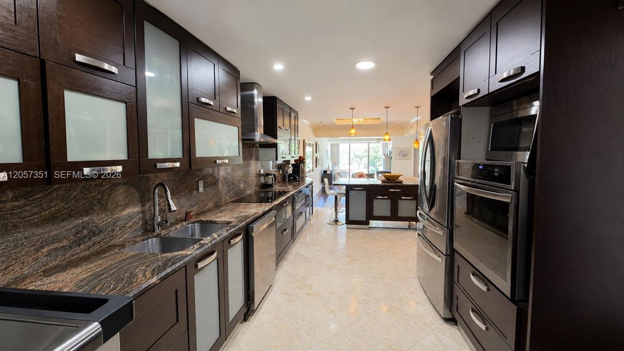 329 Poinciana Dr , Unit 909, Sunny Isles Beach, FL 33160 Photo