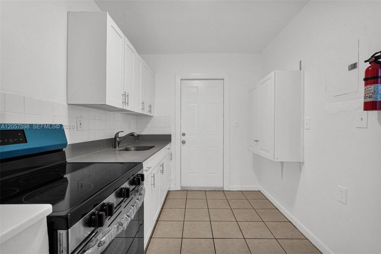 577 NW 90th St, Unit 6, El Portal, FL 33150 Photo