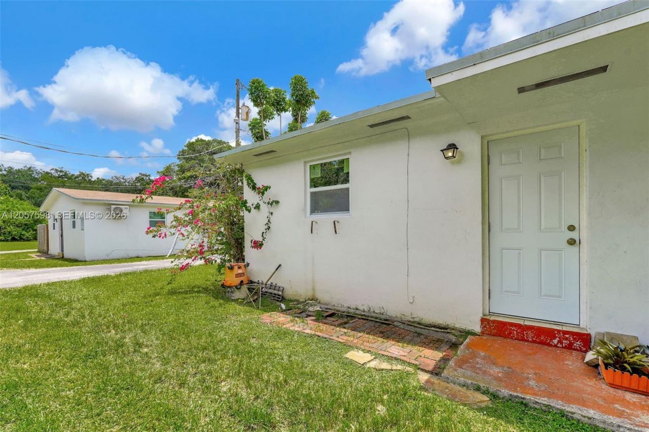 577 NW 90th St, Unit 6, El Portal, FL 33150 Photo