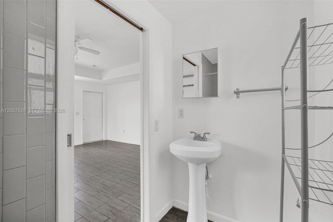 529 NW 88th St, Unit 3, El Portal, FL 33150 Photo