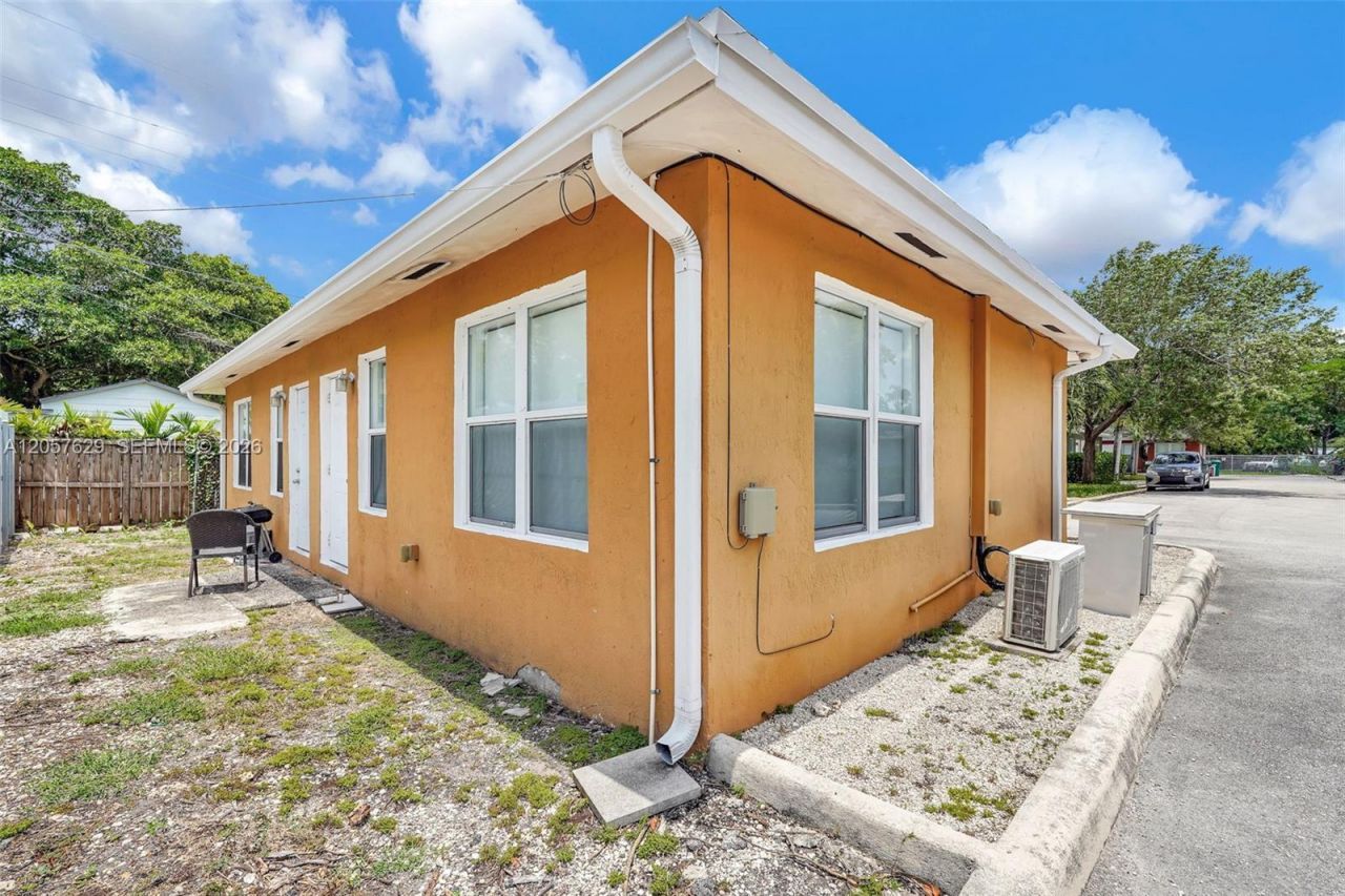 529 NW 88th St, Unit 3, El Portal, FL 33150 Photo
