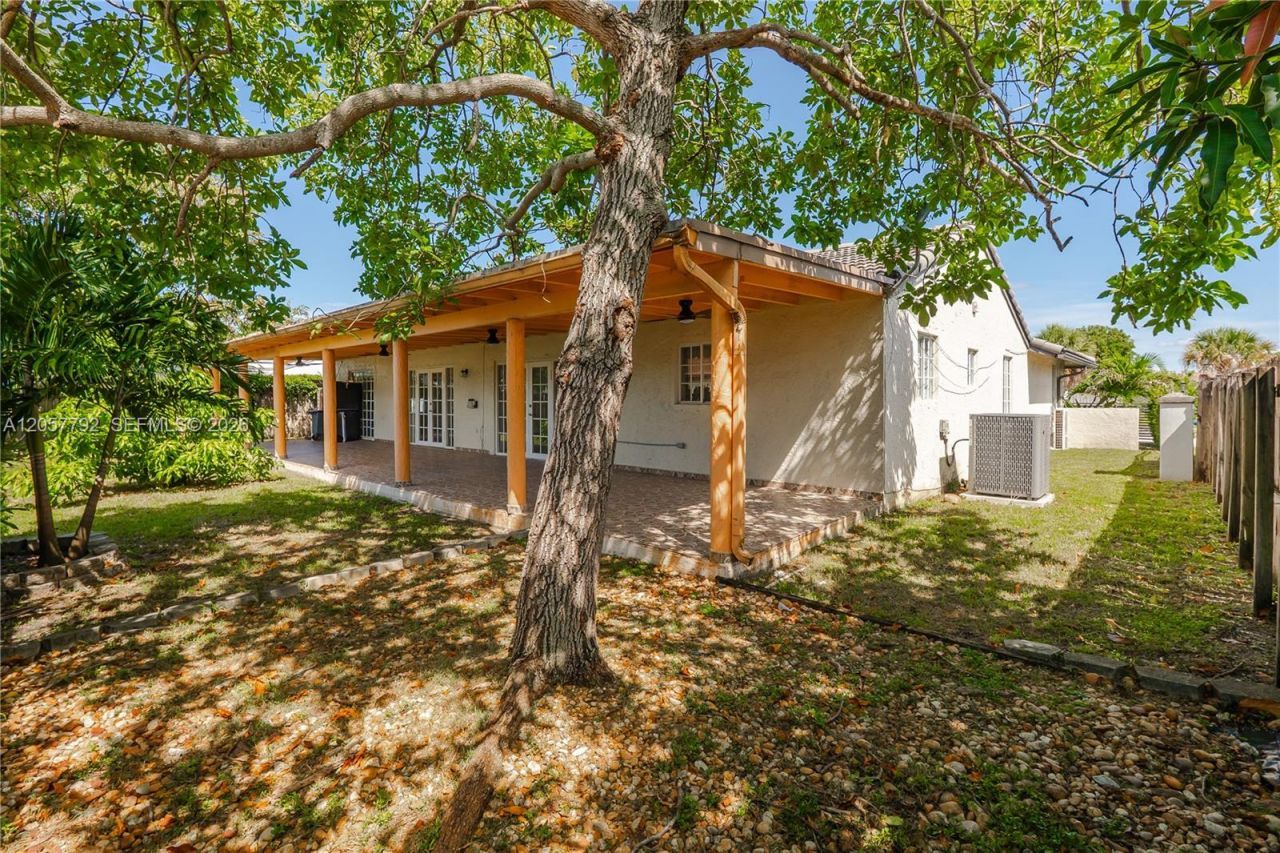 6320 NW 199th St, Hialeah, FL 33015 Photo