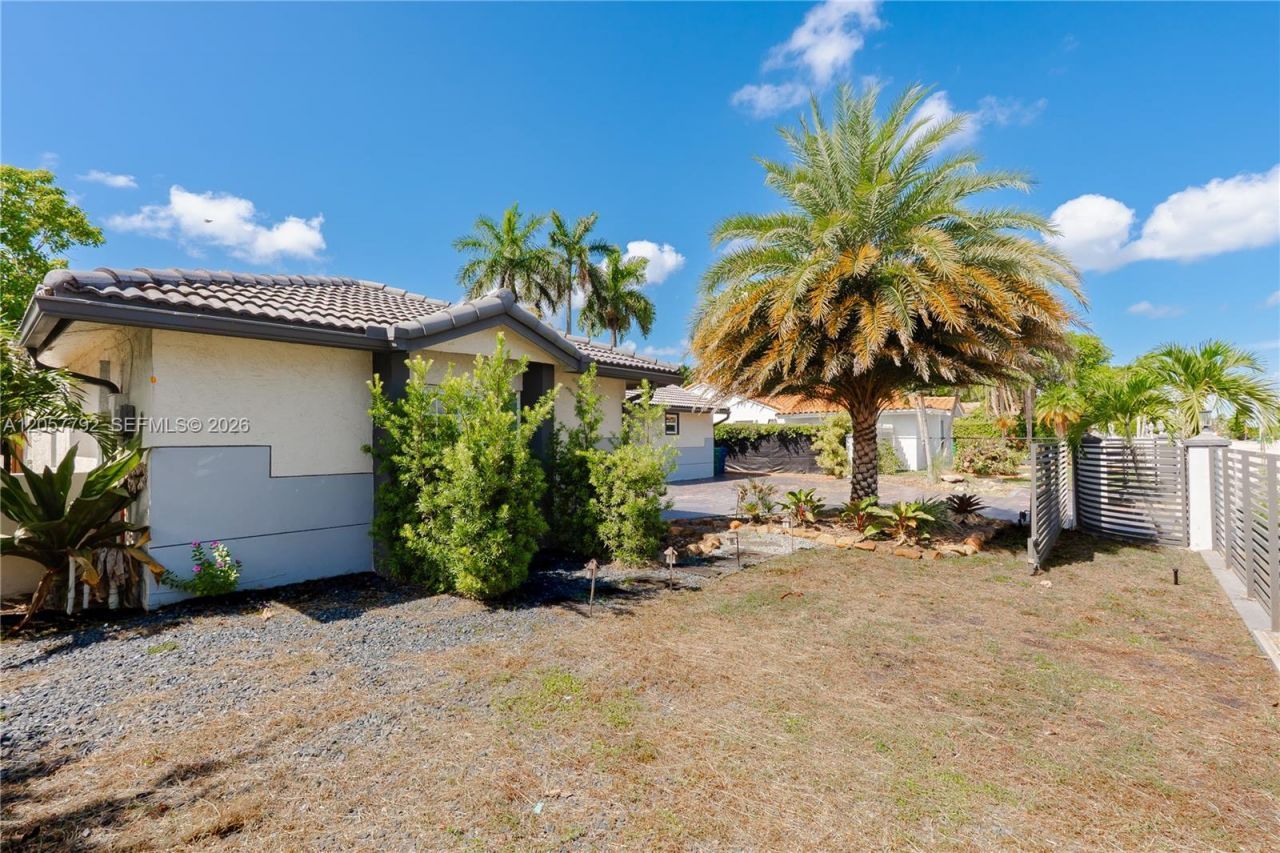 6320 NW 199th St, Hialeah, FL 33015 Photo