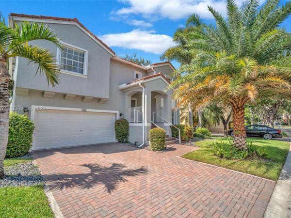 7565 NW 19th Dr , Pembroke Pines, FL 33024