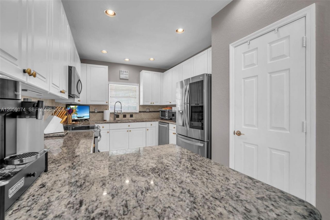 7565 NW 19th Dr, Pembroke Pines, FL 33024 Photo