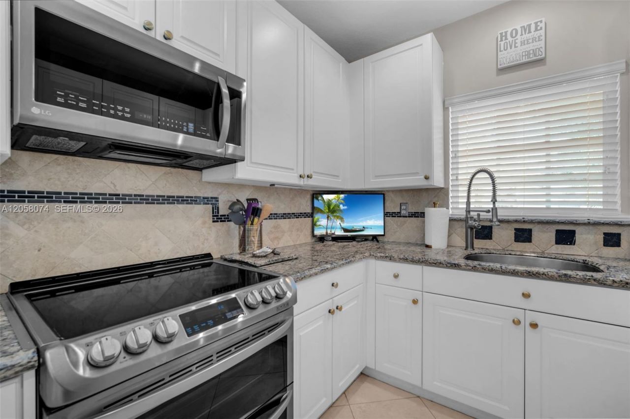 7565 NW 19th Dr, Pembroke Pines, FL 33024 Photo