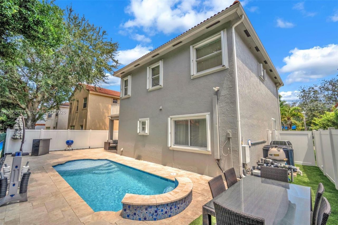 7565 NW 19th Dr, Pembroke Pines, FL 33024 Photo