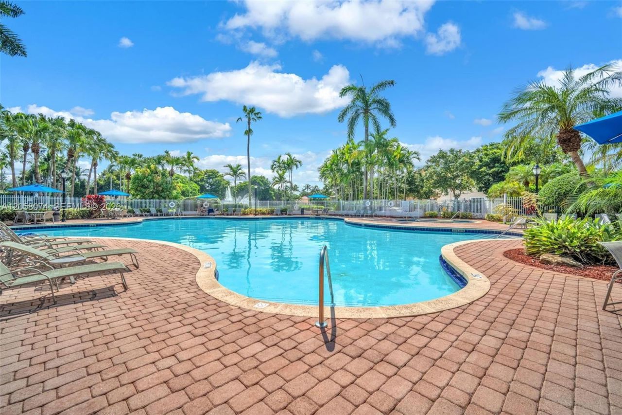 7565 NW 19th Dr, Pembroke Pines, FL 33024 Photo