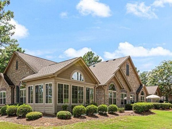 103 E Chelsea Court , Southern Pines, NC 28387
