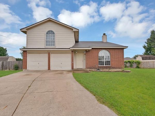 6711 Spur Ridge Court , Arlington, TX 76002