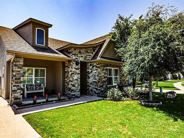 221 Tinker Trail , Burleson, TX 76028