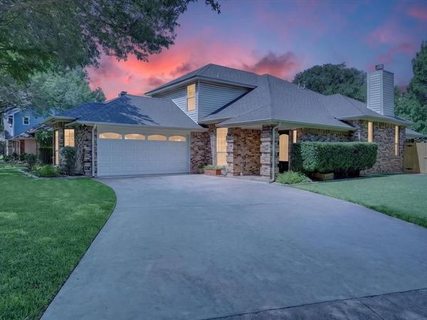 5406 Sapphire Court, Arlington, TX 76017