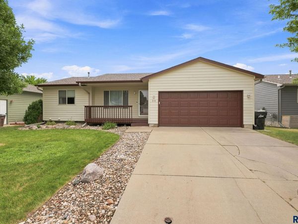 816 S Wheatland Ave, Sioux Falls, SD 57106