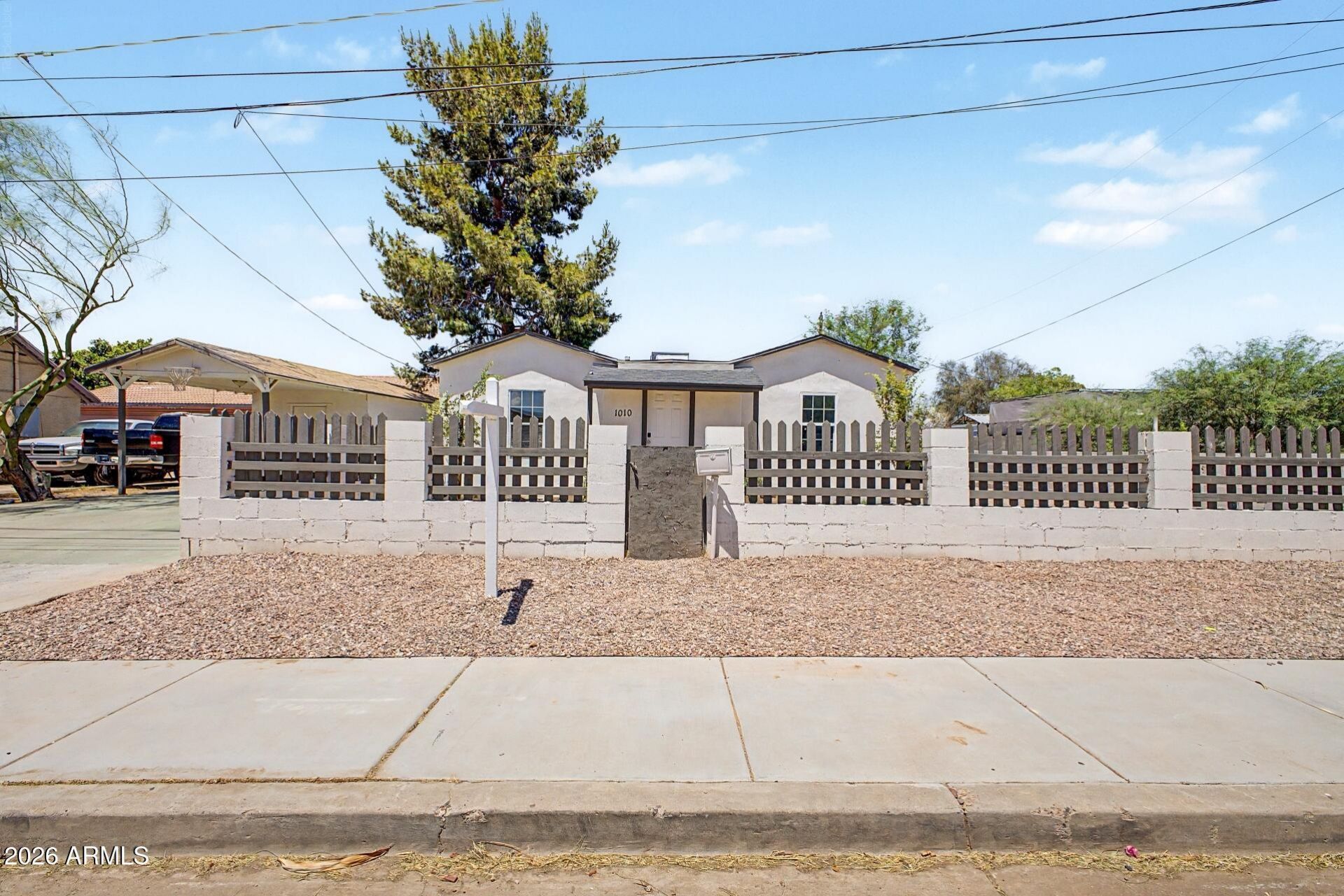 1010 E Chipman Road, Phoenix, AZ 85040 Main Photo