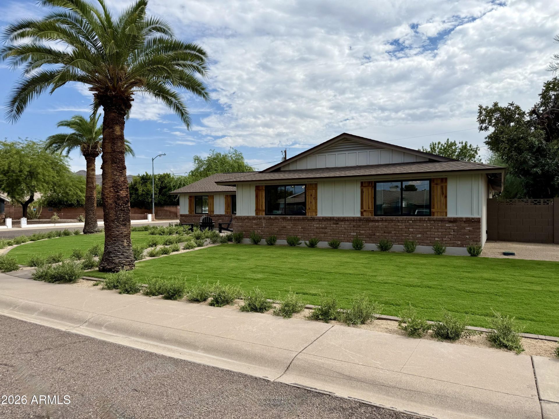 3341 E Cochise Drive, Phoenix, AZ 85028 Main Photo